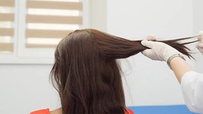 آزمایش ریزش مو؛ تشخیص علت ریزش مو در زنان و مردان