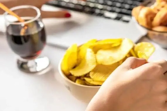 عادات اشتباه رایج بعد از غذا خوردن